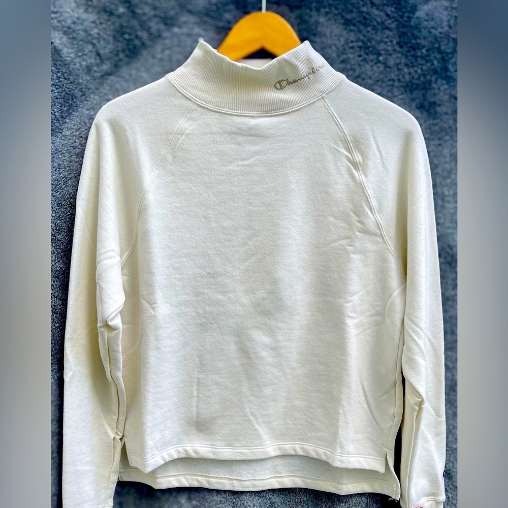 Champion Powerblend Mock Neck Sweatshirt 
Size: Small (loose fit)